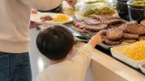 심형탁 아들 하루, 영케이와 뷔페서 고기 8판 먹방